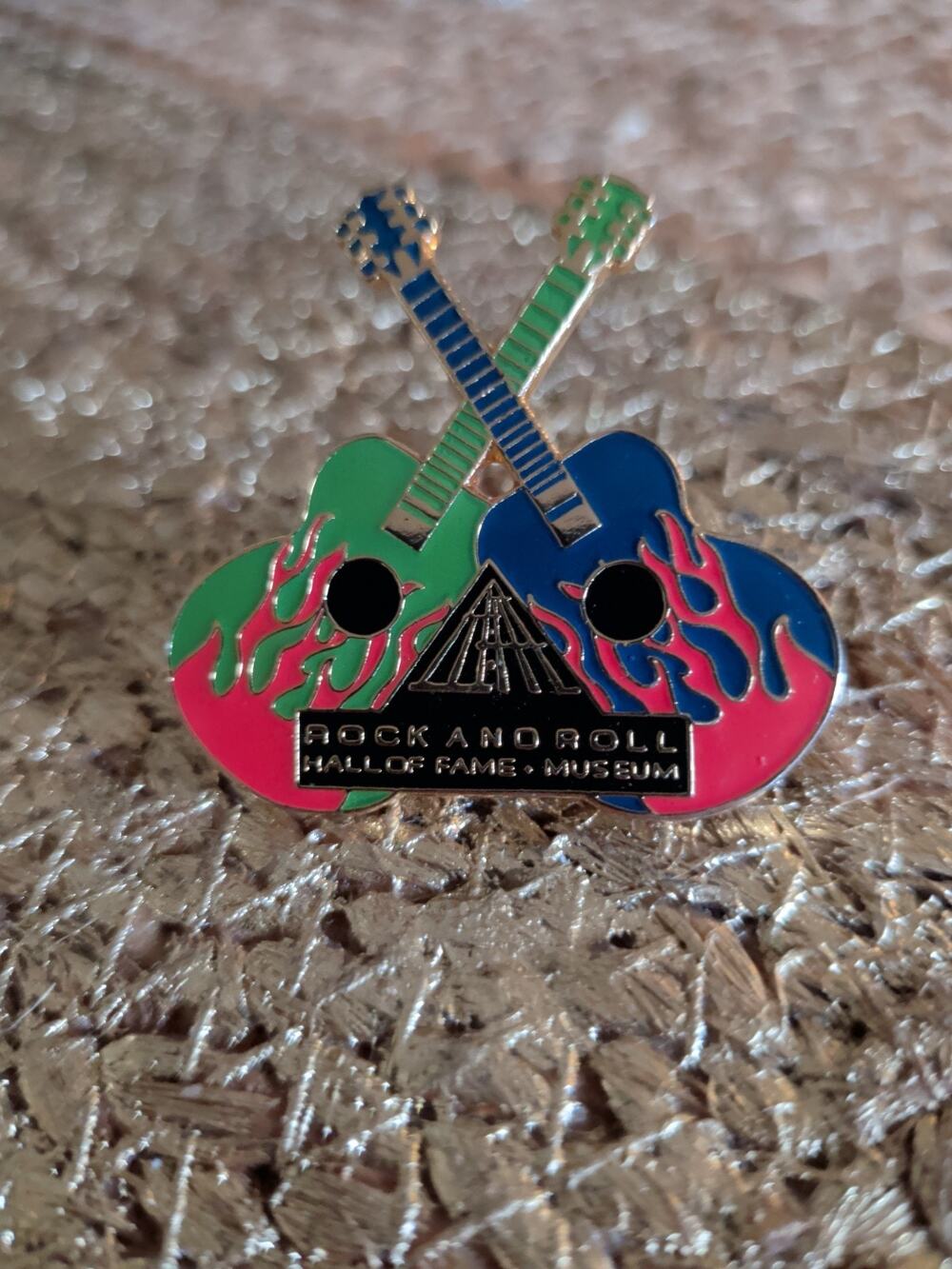 Rock 'n Roll Hall of Fame 1999 Cleveland Museum Crossed Acoustic Guitars Pin